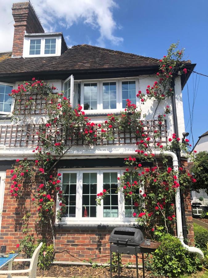 Hostal Hazelwick Hookwood Exterior foto